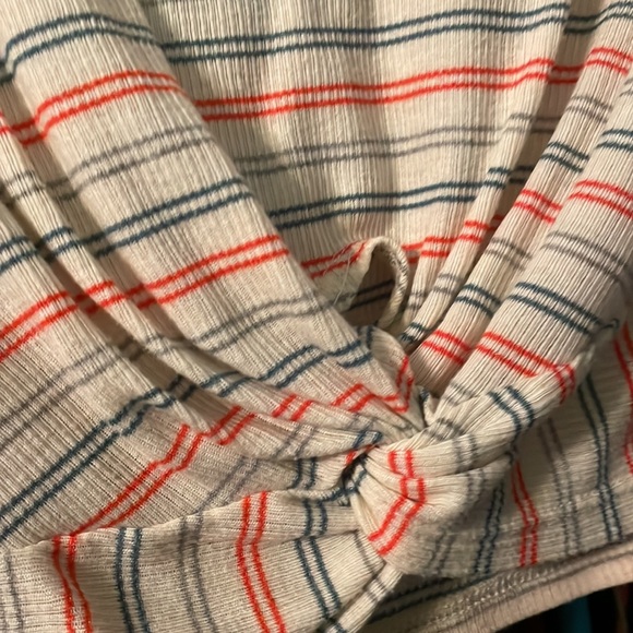 Striped Crop Top - Picture 2 of 4